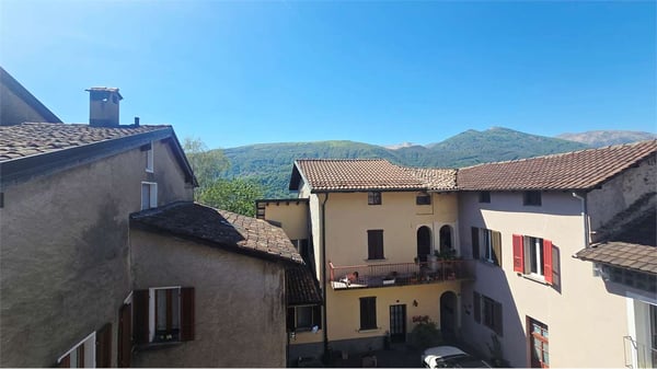 Nucleo di Vezia: casa 3 livelli rinnovata con charme ticinese 9