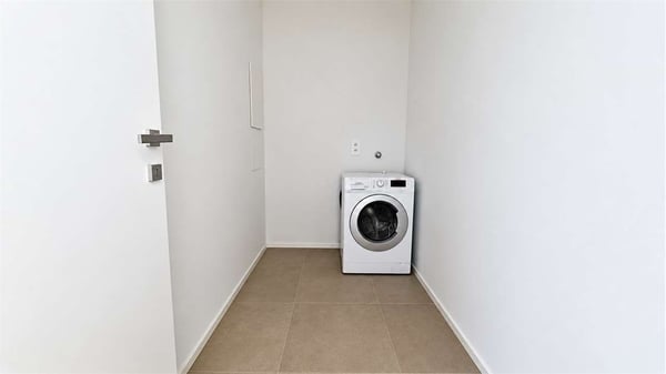 Moderno appartamento 2.5 locali con terrazza nella Residenza Due Laghi 10