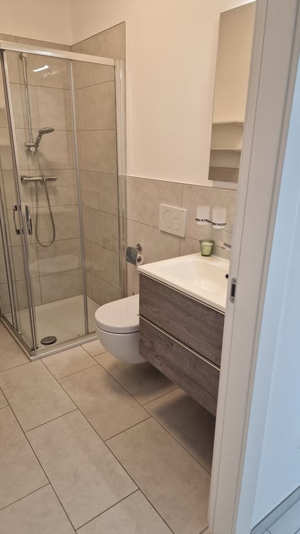 Moderno appartamento 2.5 locali con balcone e vista aperta 8