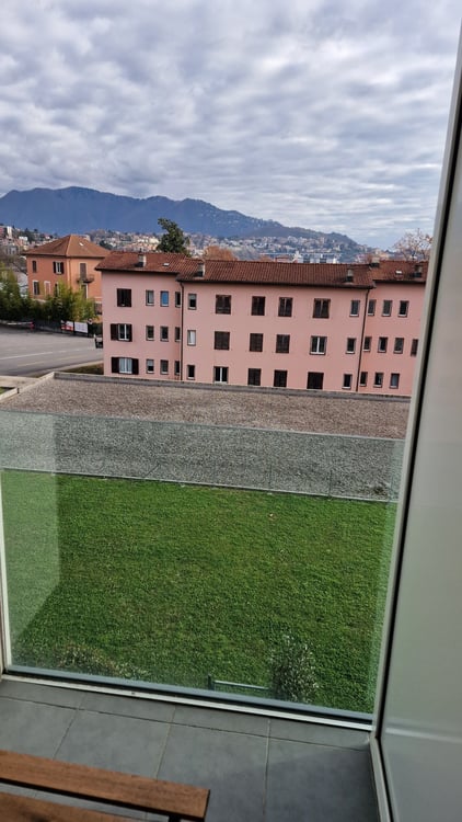 Moderno appartamento 2.5 locali con balcone e vista aperta 15