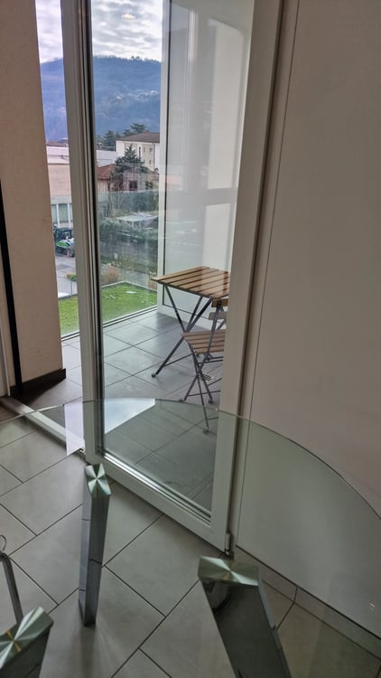 Moderno appartamento 2.5 locali con balcone e vista aperta 12