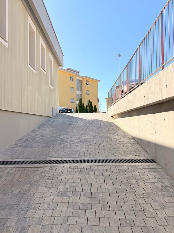 Affittasi posto auto coperto ad Agno (vicino alla stazione) 2