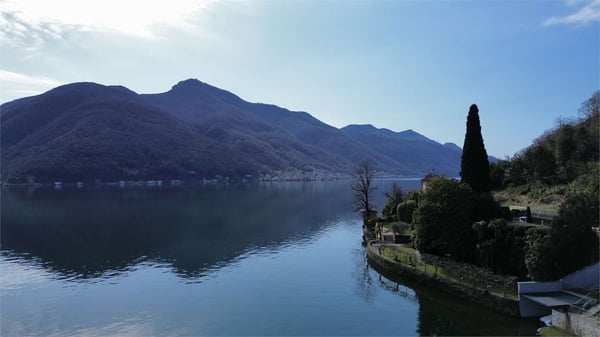 Magnifica villa moderna direttamente a lago 10