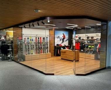 Investimento al 6%, In Galleria ampio negozio ristrutturato 2