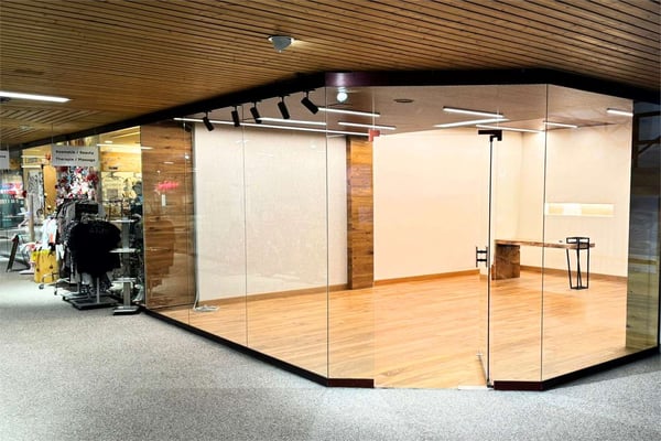 Investimento al 6%, In Galleria ampio negozio ristrutturato 4