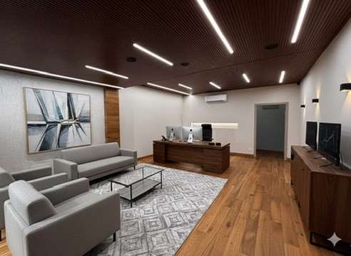 Investimento al 6%, In Galleria ampio negozio ristrutturato 9