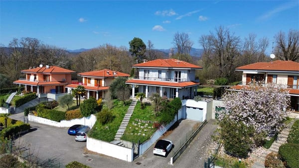 Villa unifamiliare con esposizione solare a sud tra Como e la Svizzera 6