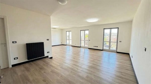 Villa unifamiliare con esposizione solare a sud tra Como e la Svizzera 10