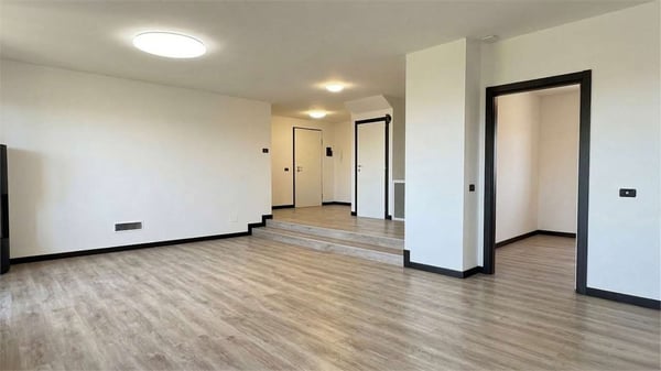 Villa unifamiliare con esposizione solare a sud tra Como e la Svizzera 11