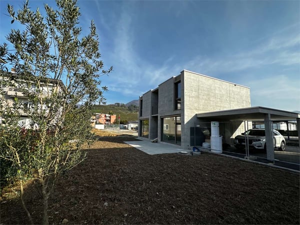 NUOVA ED AMPIA VILLA CON GIARDINO 5