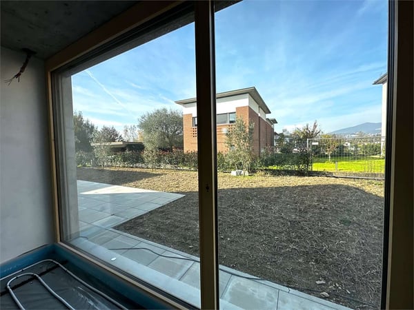 NUOVA ED AMPIA VILLA CON GIARDINO 9