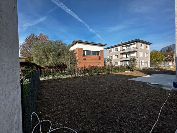 NUOVA ED AMPIA VILLA CON GIARDINO 10