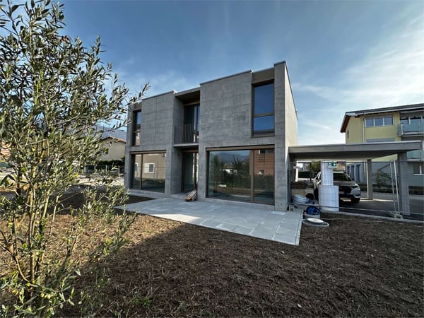 NUOVA ED AMPIA VILLA CON GIARDINO 3