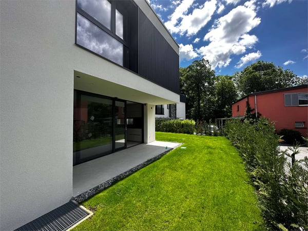 NUOVE VILLE CON GIARDINO IN ZONA RISERVATA 3