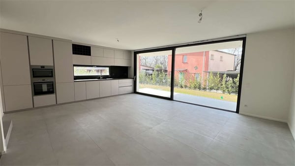 NUOVE VILLE CON GIARDINO IN ZONA RISERVATA 4