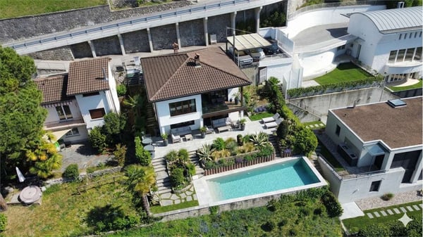 Esclusiva casa indipendente con vista lago e piscina 2