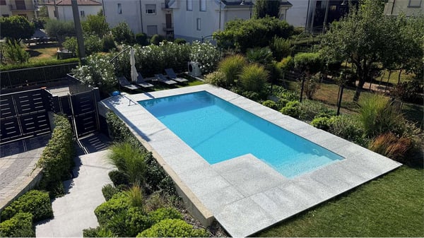 Lussuosa villa moderna con piscina riscaldata e giardino privato 4