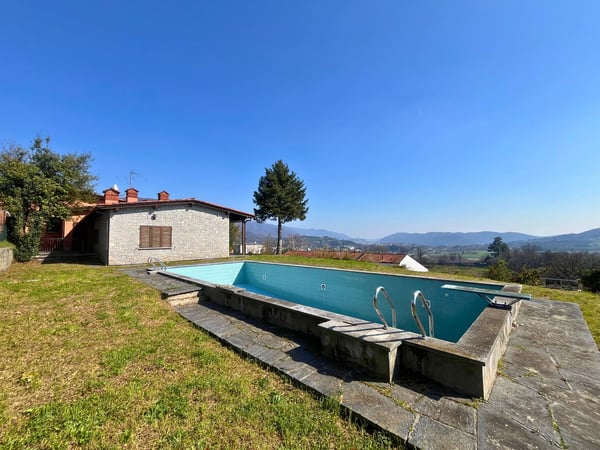 Splendida proprietà bifamiliare con piscina e vista aperta – Besazio 2