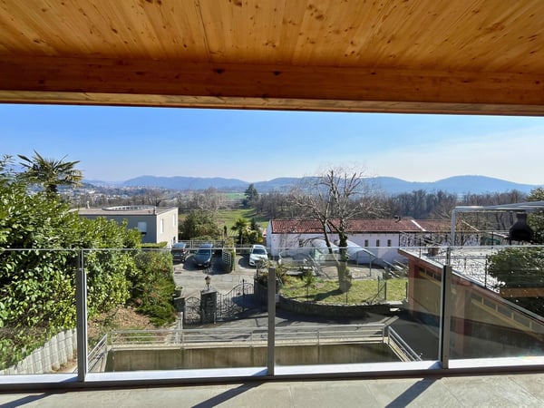 Splendida proprietà bifamiliare con piscina e vista aperta – Besazio 10