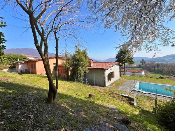 Splendida proprietà bifamiliare con piscina e vista aperta – Besazio 6