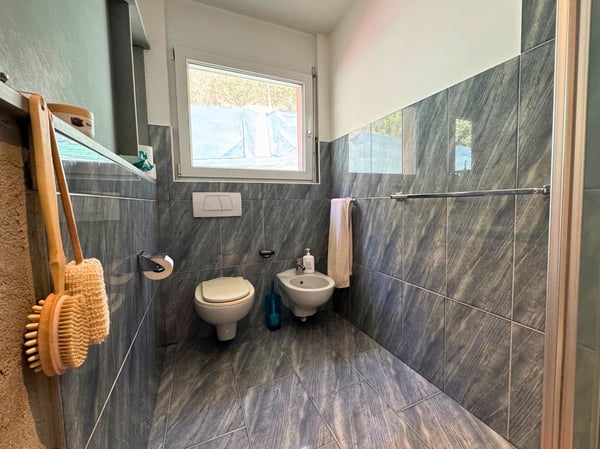 Terreno edificabile con casa unifamiliare e importanti indici di costruzione 15