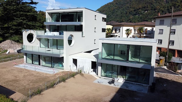 Elegante 1.5 locali al primo piano con terrazza e parziale vista lago 2