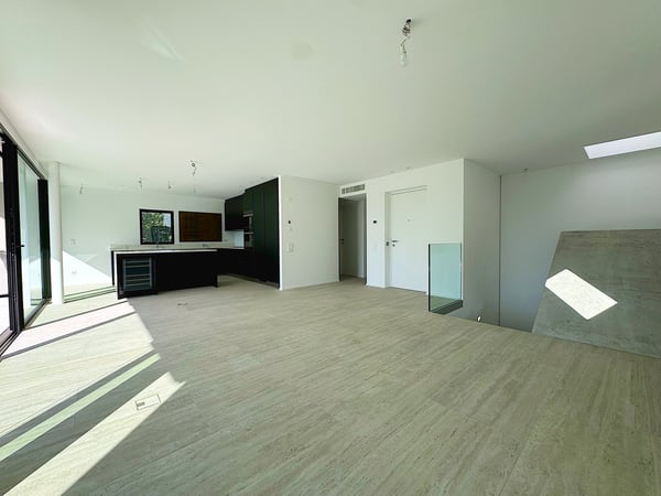 Elegante 4.5 locali al primo piano con terrazza e parziale vista lago 6