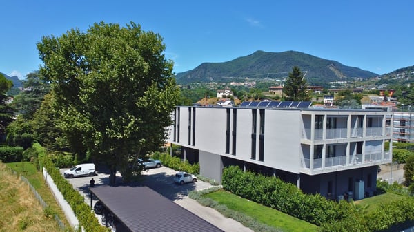 Moderno attico 2.5 con vista panoramica a Balerna 2