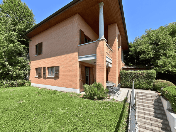 Incantevole Villa a Vacallo – 5.5 nel verde con vista panoramica 2