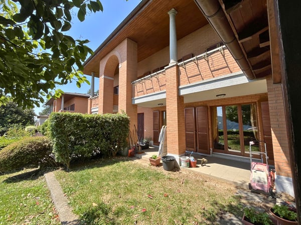 Incantevole Villa a Vacallo – 5.5 nel verde con vista panoramica 3