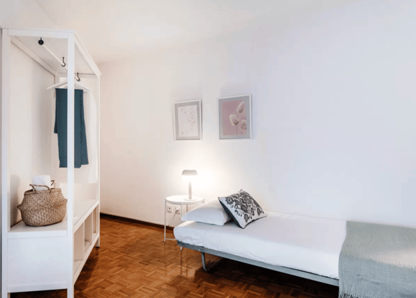 Trilocale arredato con parcheggio privato – Chiasso 7