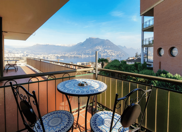 Monolocale arredato con balcone e vista lago – Paradiso 12