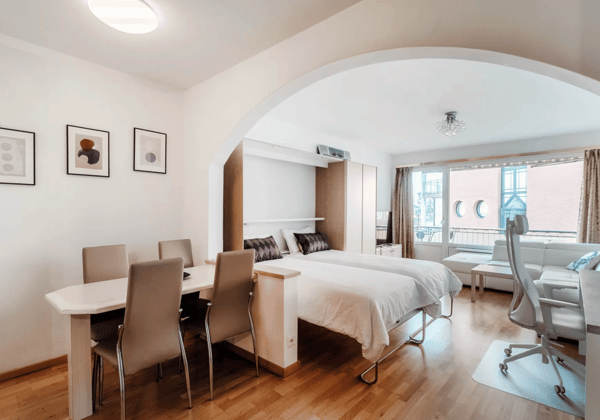 Monolocale arredato con balcone e vista lago – Paradiso 5