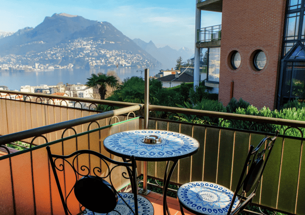 Monolocale arredato con balcone e vista lago – Paradiso 4