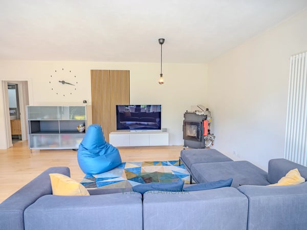 ELEGANT RENOVIERTE FREISTEHENDE VILLA MIT PRIVATGARTEN IN CUASSO AL MONTE 9