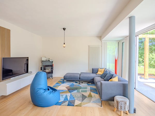 ELEGANT RENOVIERTE FREISTEHENDE VILLA MIT PRIVATGARTEN IN CUASSO AL MONTE 8