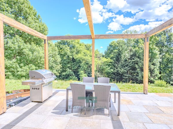 ELEGANT RENOVIERTE FREISTEHENDE VILLA MIT PRIVATGARTEN IN CUASSO AL MONTE 1