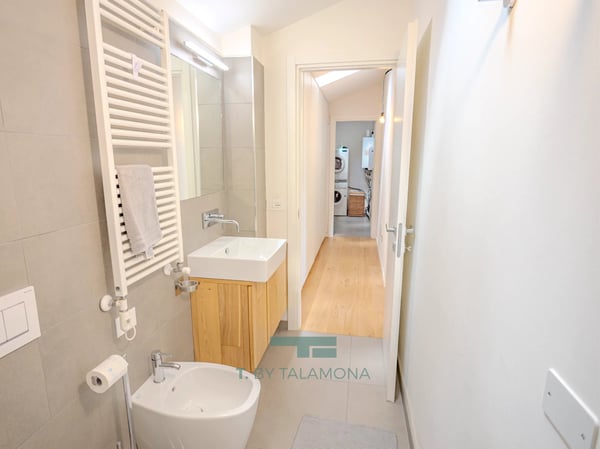 ELEGANT RENOVIERTE FREISTEHENDE VILLA MIT PRIVATGARTEN IN CUASSO AL MONTE 11