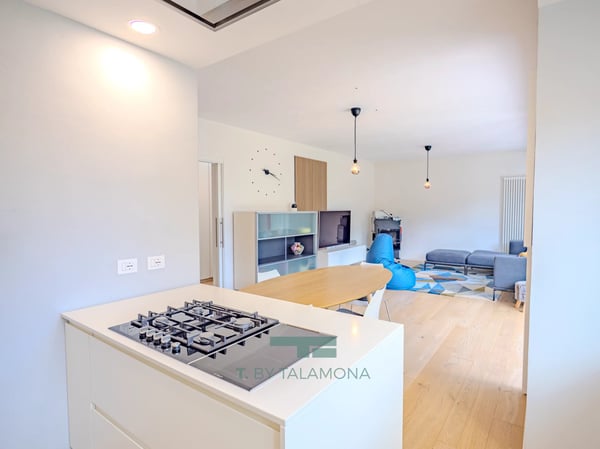 ELEGANT RENOVIERTE FREISTEHENDE VILLA MIT PRIVATGARTEN IN CUASSO AL MONTE 6