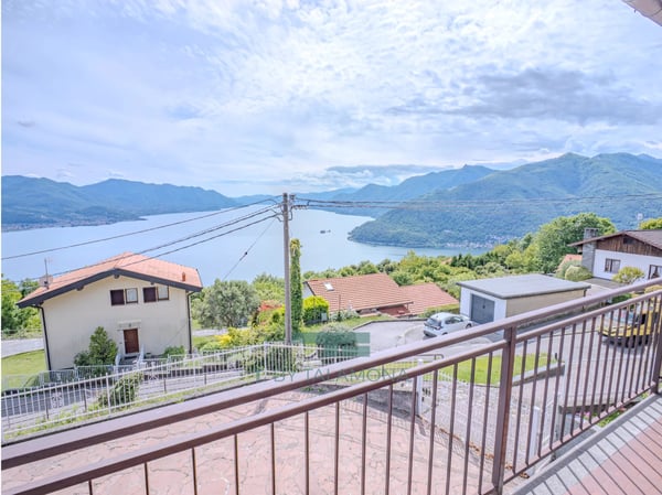 Freistehendes Haus mit Privatgarten und traumhaftem Blick auf den Lago Maggiore in Campagnano 13