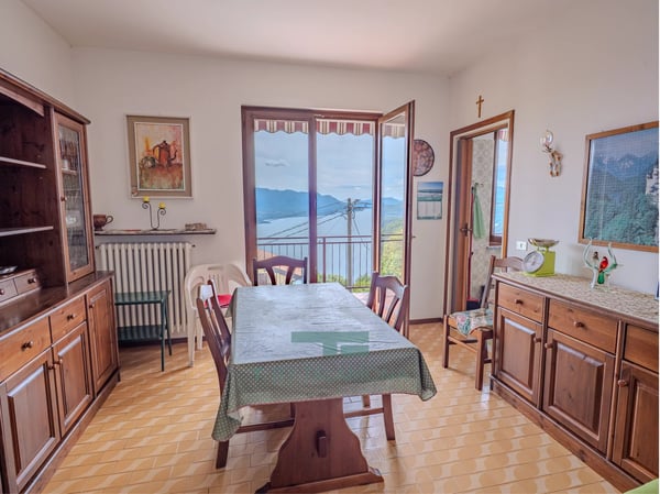 Freistehendes Haus mit Privatgarten und traumhaftem Blick auf den Lago Maggiore in Campagnano 11