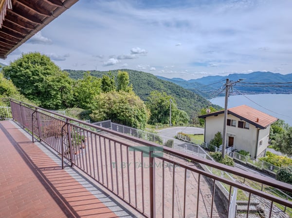 Freistehendes Haus mit Privatgarten und traumhaftem Blick auf den Lago Maggiore in Campagnano 7