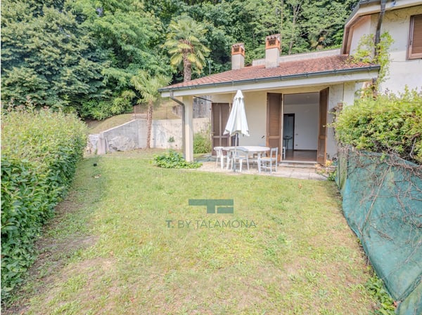 Studio-Apartment mit Privatgarten und herrlichem Seeblick in Cerro di Laveno Mombello 1