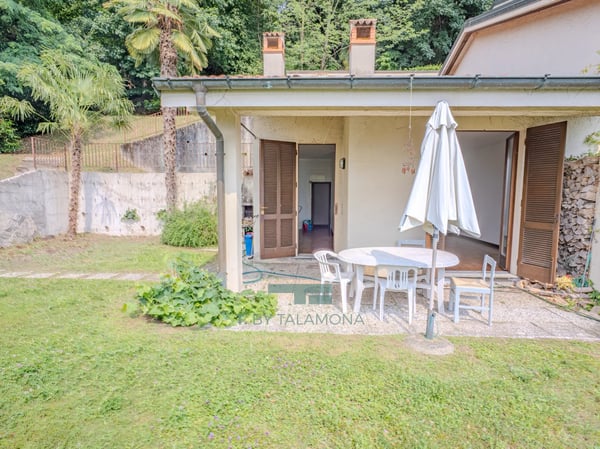 Studio-Apartment mit Privatgarten und herrlichem Seeblick in Cerro di Laveno Mombello 2