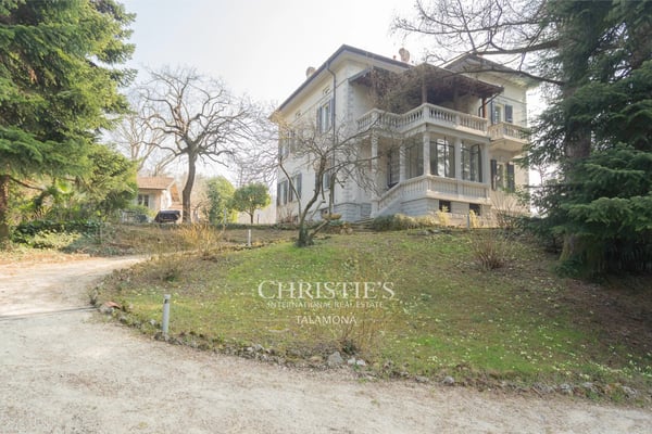 Historische Villa aus dem frühen 20. Jahrhundert in Gemonio, Lago Maggiore 6