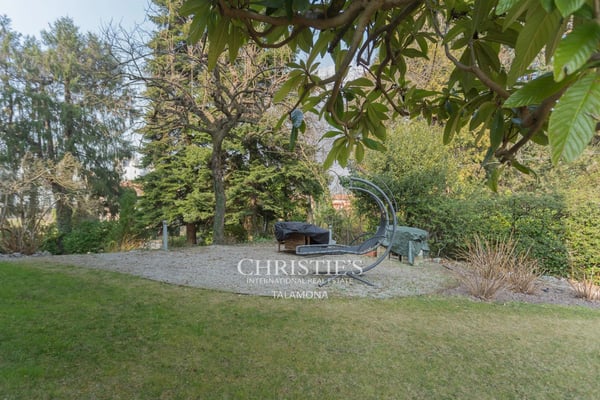 Historische Villa aus dem frühen 20. Jahrhundert in Gemonio, Lago Maggiore 1