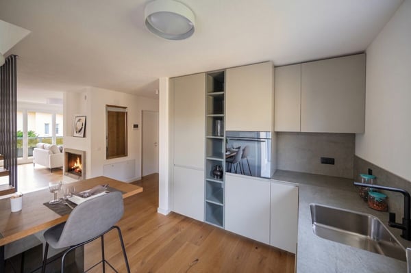 ASCONA - Exklusive Maisonette mit Cheminée, sonnigen Terrassen & nur 6 Wohneinheiten | Duplex esclusivo con camino, terrazze soleggiate e solo 6 unità abitative 2