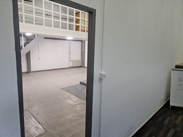 Lager und Büro sehr geeignet für Handwerker 11