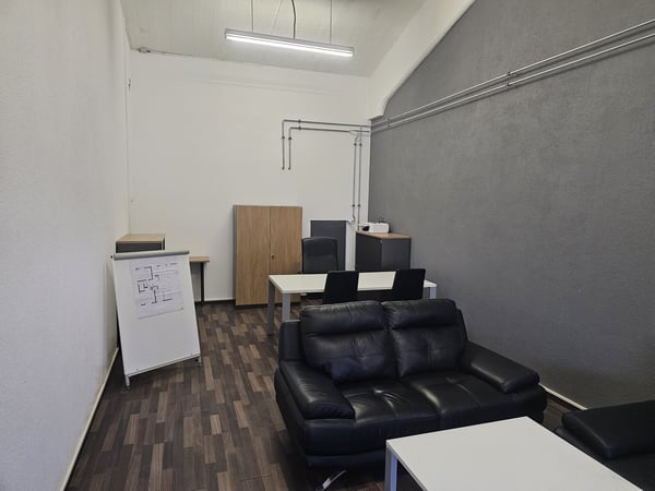 Lager und Büro sehr geeignet für Handwerker 7