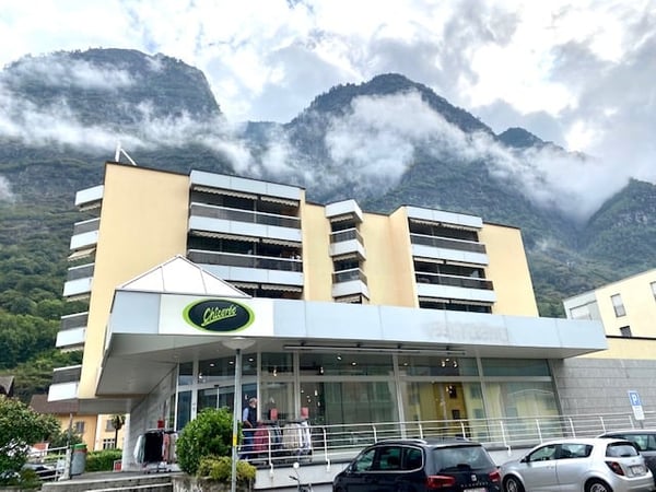 Il vostro nuovo spazio commerciale di 320 m² nel cuore di Biasca 1